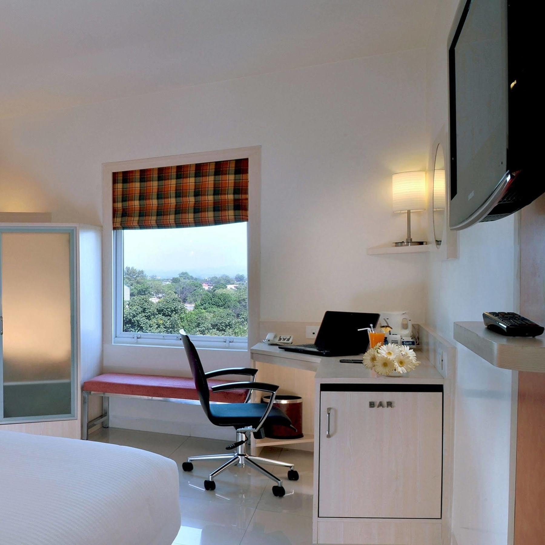 Kalyan Grand - a business hotel Vandalur Bagian luar foto