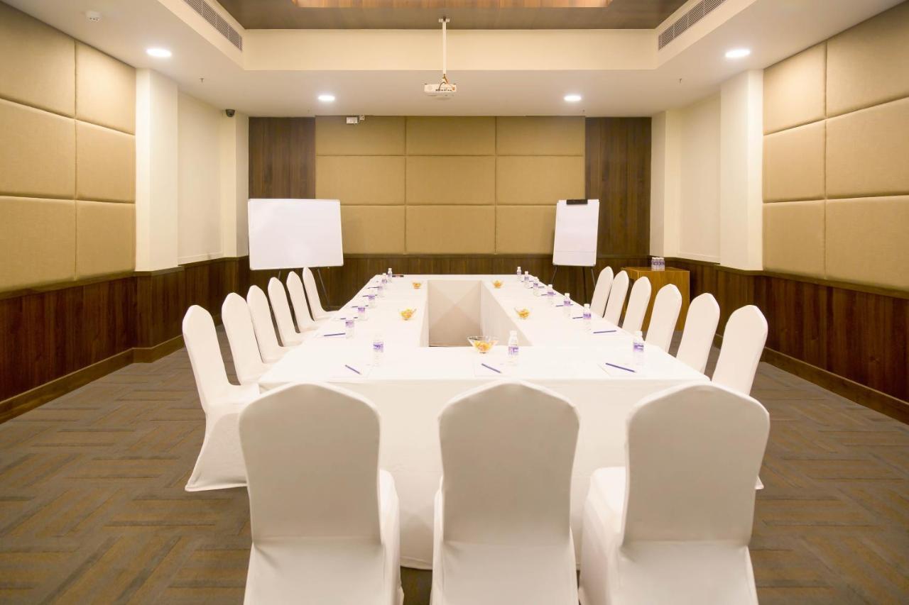 Kalyan Grand - a business hotel Vandalur Bagian luar foto