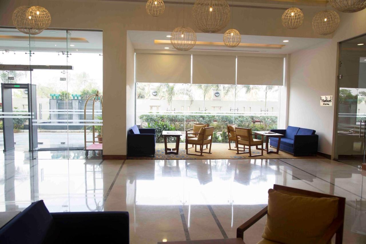 Kalyan Grand - a business hotel Vandalur Bagian luar foto